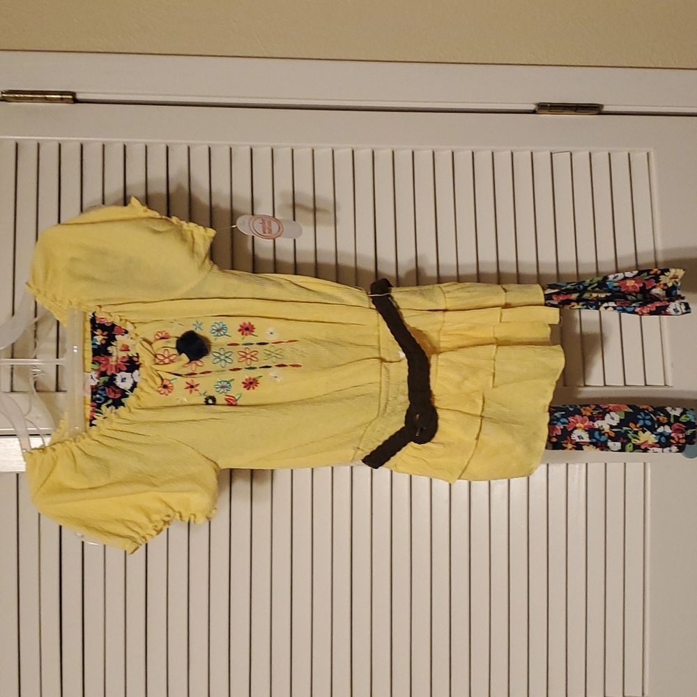 Girls NWT Outfit Size Large